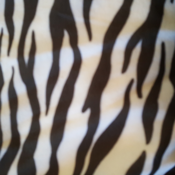 Animal print made in Australia medium lined attractive skirt. - Picture 4 of 4